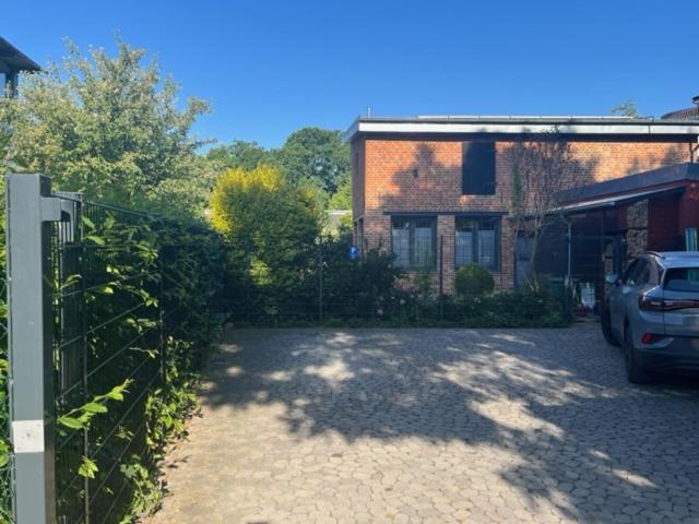 Fewo Mit 3 Sz, Direkte Innenstadtlage, Suedterrasse, Parkplatz Auf Dem Eigenem Privatgrundstueck, 2X E-Bike Und E-Autoladesaeule Inklusive, Konzertkirche, Schauspielhaus, Fh, Jahnsportforum Sowie Der Tollensesee Sind Fusslaeufig In Ein Paar Minuten E Neubrandenburg Bagian luar foto